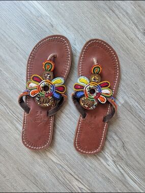 Source Unknown Brown Leather Sandals with Multicolor Beaded Floral Accents